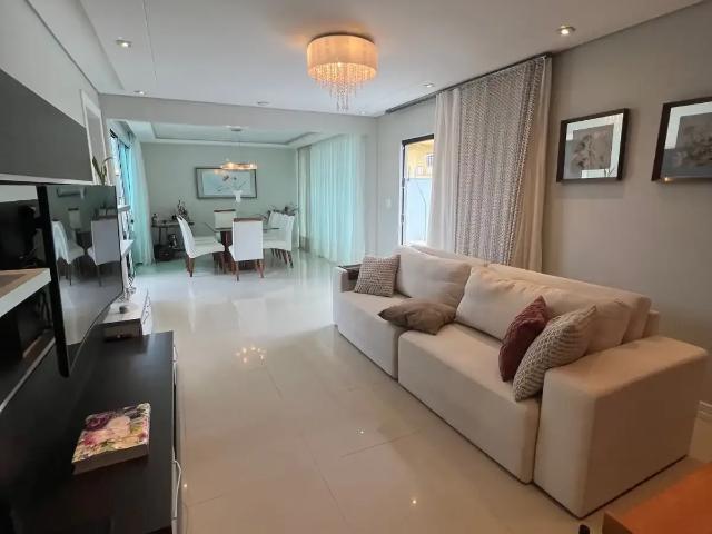 Casa / Sobrado para Venda em Camboriú/SC Centro 4 Quartos