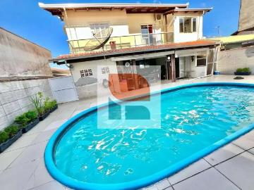 Casa / Sobrado para Venda em Camboriú/SC Centro 4 Quartos