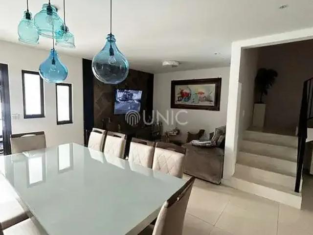 Casa / Sobrado para Venda em Camboriú/SC Centro 3 Quartos