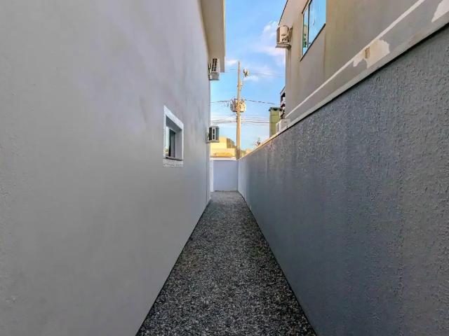 Casa / Sobrado para Venda em Camboriú/SC Rio Pequeno 2 Quartos