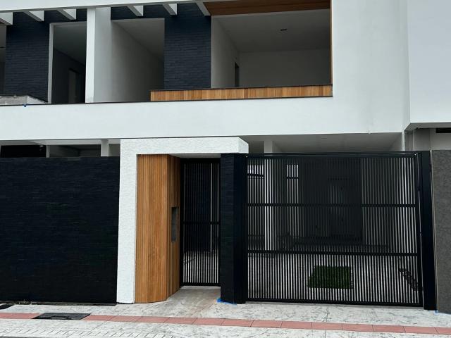 Casa / Sobrado para Venda em Camboriú/SC Rio Pequeno 3 Quartos