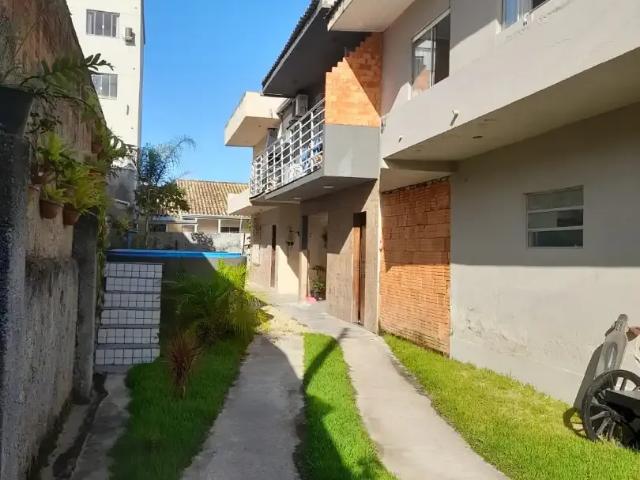 Casa / Sobrado para Venda em Camboriú/SC Santa Regina 4 Quartos