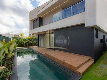 Casa / Sobrado para Venda em Camboriú/SC Santa Regina 4 Quartos