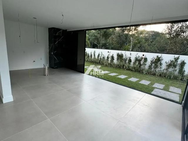 Casa / Sobrado para Venda em Camboriú/SC Tabuleiro 5 Quartos