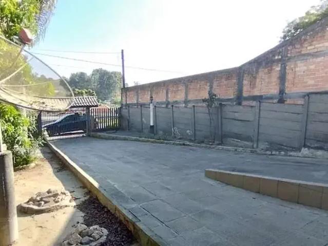 Casa / Sobrado para Venda em Campo Largo/PR Cercadinho 3 Quartos