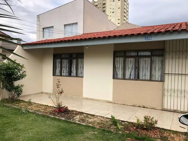 Casa / Sobrado para Venda em Campo Mourão/PR Centro 4 Quartos
