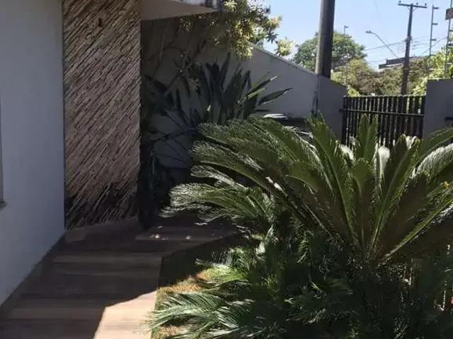 Casa / Sobrado para Venda em Campo Mourão/PR Centro 4 Quartos