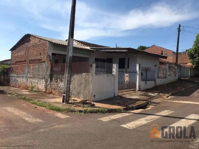Casa / Sobrado para Venda em Campo Mourão/PR Conjunto Habitacional Parque Verde 3 Quartos