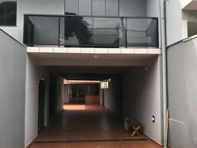Casa / Sobrado para Venda em Campo Mourão/PR Jardim Laura 4 Quartos