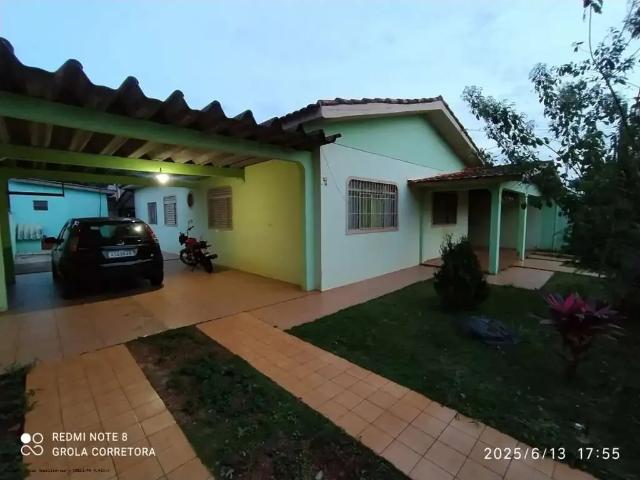 Casa / Sobrado para Venda em Campo Mourão/PR Jardim Lar Paraná 4 Quartos