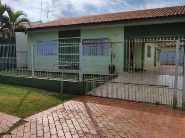 Casa / Sobrado para Venda em Campo Mourão/PR Jardim Lar Paraná 3 Quartos
