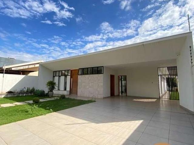 Casa / Sobrado para Venda em Campo Mourão/PR Jardim Residencial Araucária 3 Quartos