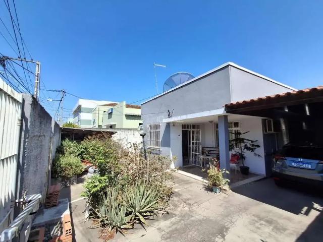 Casa / Sobrado para Venda em Campos dos Goytacazes/RJ Parque Califórnia 3 Quartos