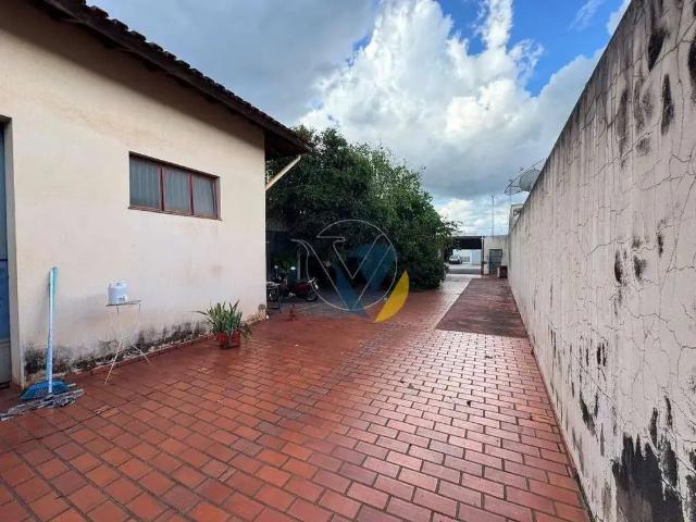 Casa / Sobrado para Venda em Cândido Mota/SP Centro 4 Quartos