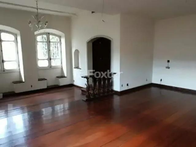 Casa / Sobrado para Venda em Canoas/RS Centro 5 Quartos