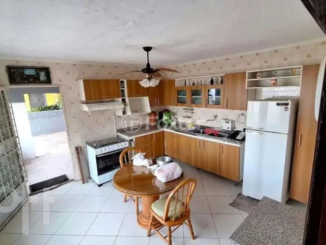 Casa / Sobrado para Venda em Canoas/RS Igara 3 Quartos