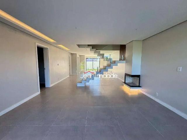 Casa / Sobrado para Venda em Canoas/RS Pitangueiras 5 Quartos