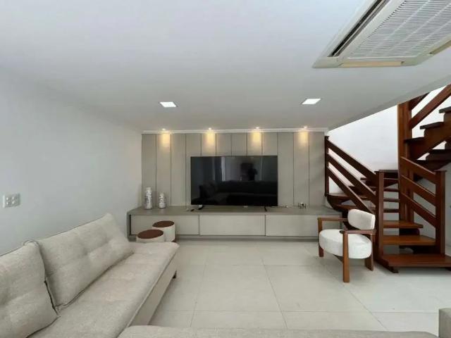 Casa / Sobrado para Venda em Cabo Frio/RJ Centro 4 Quartos