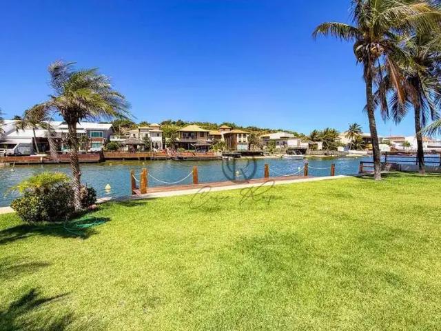Casa / Sobrado para Venda em Cabo Frio/RJ Ogiva 4 Quartos