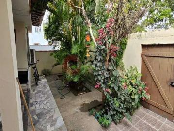 Casa / Sobrado para Venda em Cabo Frio/RJ Parque Central 6 Quartos
