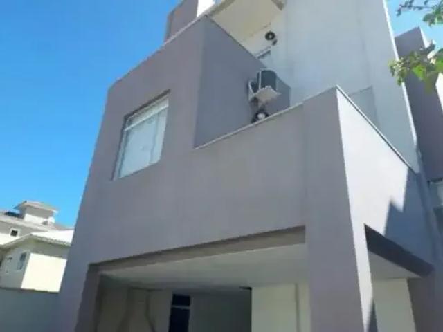 Casa / Sobrado para Venda em Cabo Frio/RJ Peró 4 Quartos