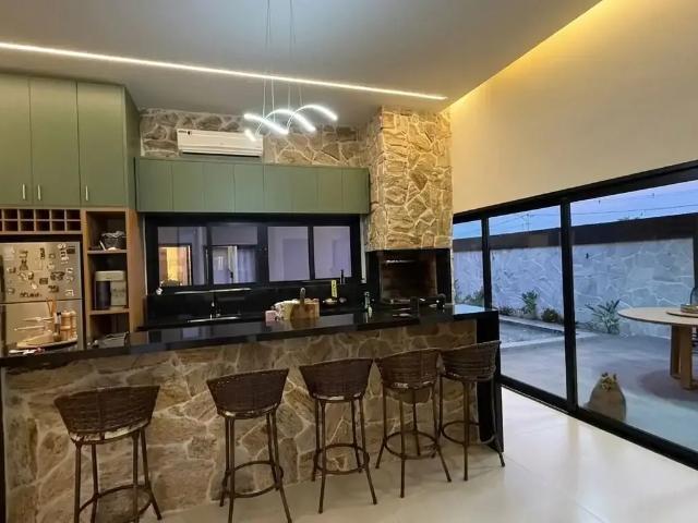 Casa / Sobrado para Venda em Cáceres/MT Jardim Paraiso 4 Quartos
