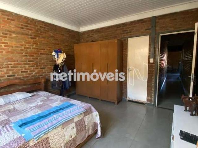 Casa / Sobrado para Venda em Caetanópolis/MG Centro 4 Quartos