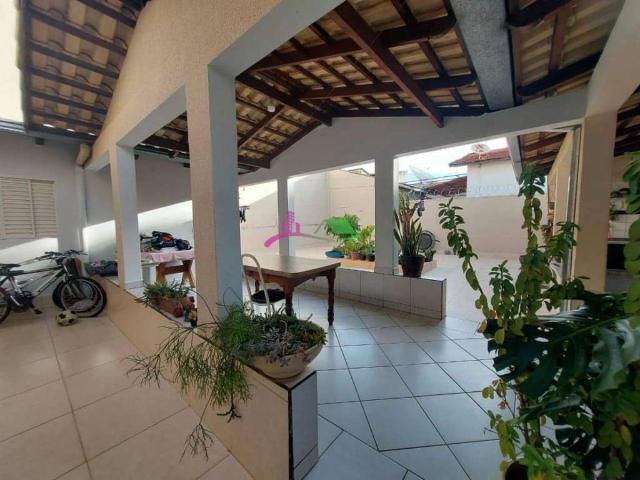 Casa / Sobrado para Venda em Caldas Novas/GO Estância Itanhangá 4 Quartos