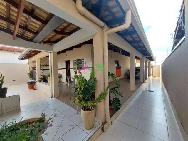 Casa / Sobrado para Venda em Caldas Novas/GO Estância Itanhangá 4 Quartos