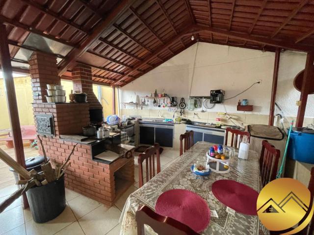 Casa / Sobrado para Venda em Caldas Novas/GO Estância Itanhangá 5 Quartos