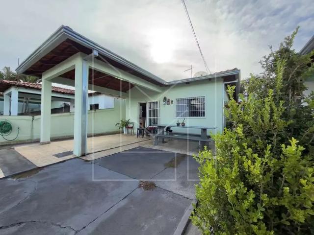 Casa / Sobrado para Venda em Caldas Novas/GO Lagoa Quente 3 Quartos