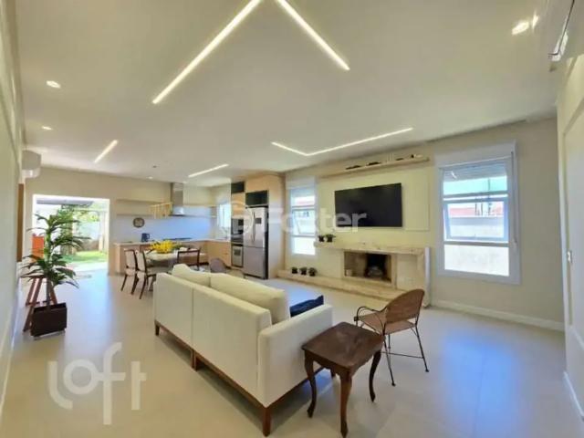 Casa / Sobrado para Venda em Capão da Canoa/RS Zona Nova 3 Quartos