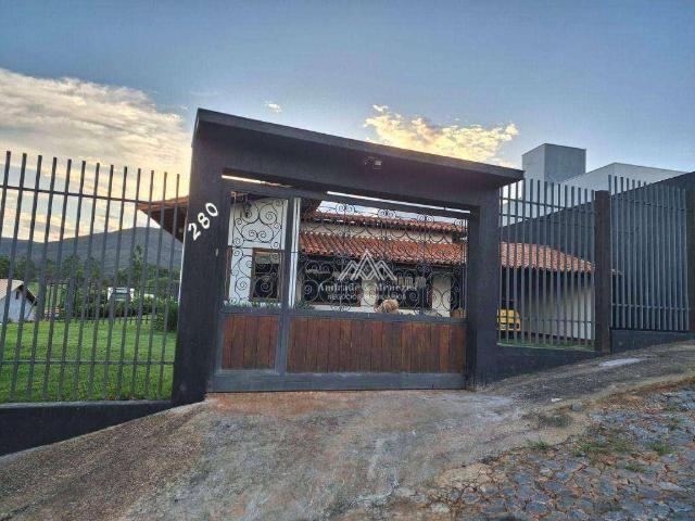 Casa / Sobrado para Venda em Capitólio/MG Zona Rural 4 Quartos