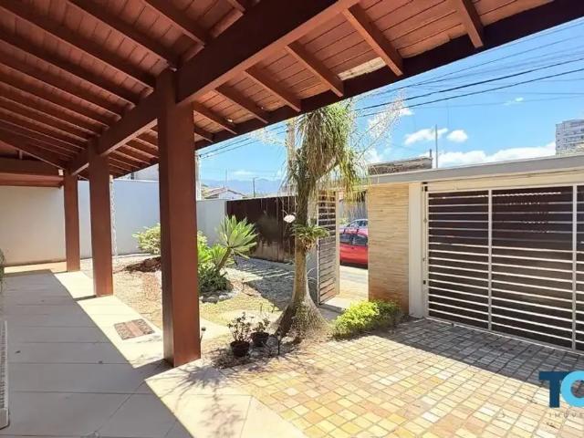 Casa / Sobrado para Venda em Caraguatatuba/SP Indaiá 4 Quartos