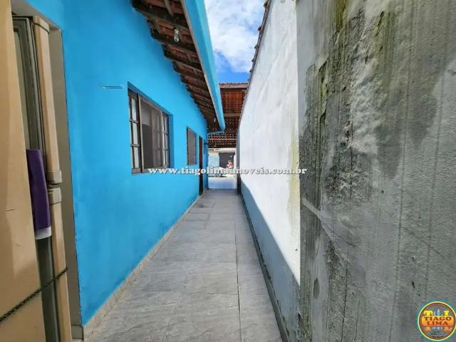 Casa / Sobrado para Venda em Caraguatatuba/SP Loteamento Jardim das Palmeiras 4 Quartos
