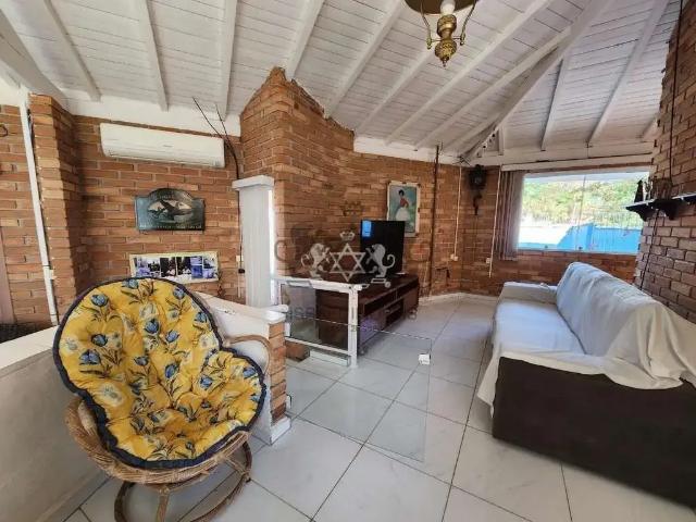 Casa / Sobrado para Venda em Caraguatatuba/SP Martim de Sá 4 Quartos