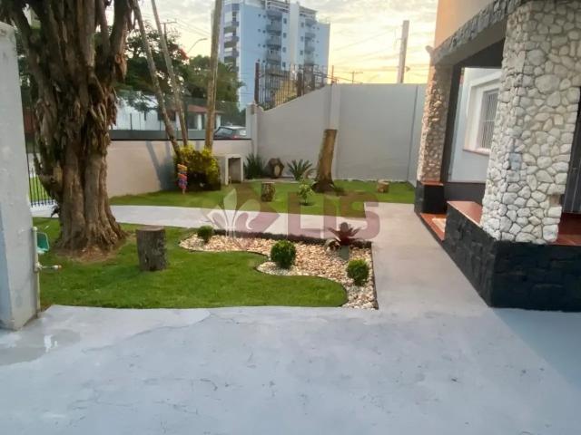 Casa / Sobrado para Venda em Caraguatatuba/SP Sumaré 3 Quartos