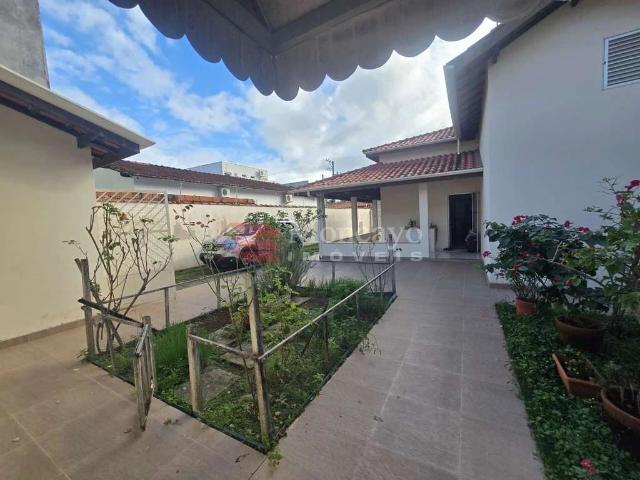 Casa / Sobrado para Venda em Caraguatatuba/SP Sumaré 3 Quartos