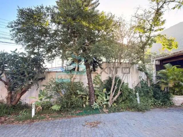 Casa / Sobrado para Venda em Caraguatatuba/SP Sumaré 3 Quartos