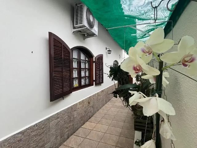 Casa / Sobrado para Venda em Caraguatatuba/SP Sumaré 4 Quartos