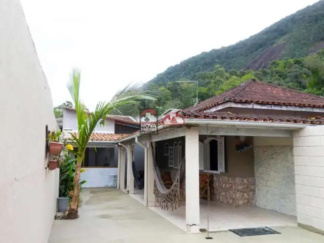 Casa / Sobrado para Venda em Caraguatatuba/SP Sumaré 4 Quartos