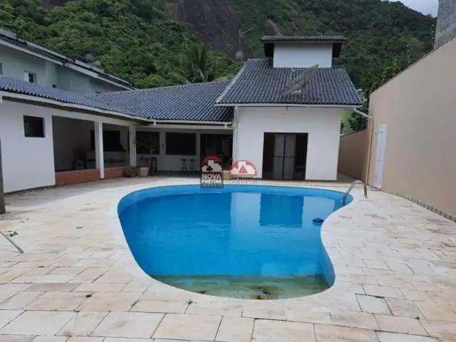 Casa / Sobrado para Venda em Caraguatatuba/SP Sumaré 4 Quartos