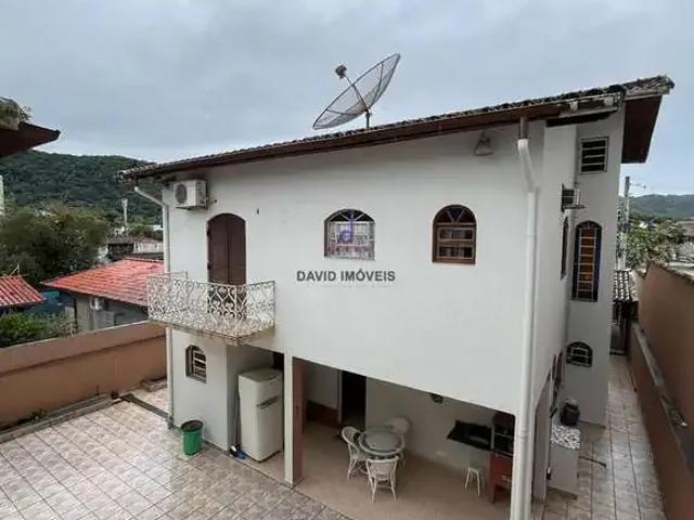 Casa / Sobrado para Venda em Caraguatatuba/SP Sumaré 6 Quartos
