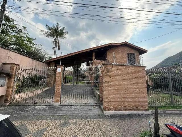 Casa / Sobrado para Venda em Caraguatatuba/SP Sumaré 9 Quartos