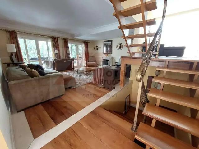 Casa / Sobrado para Venda em Carapicuíba/SP Granja Viana 4 Quartos