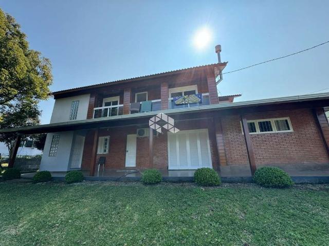 Casa / Sobrado para Venda em Carlos Barbosa/RS Zona Rural 5 Quartos