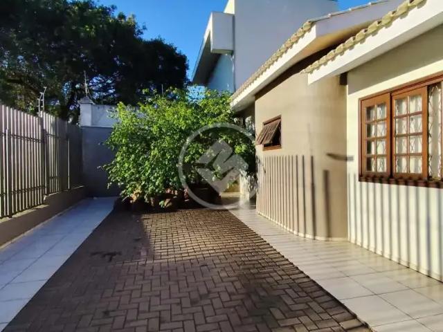 Casa / Sobrado para Venda em Cascavel/PR Neva 3 Quartos
