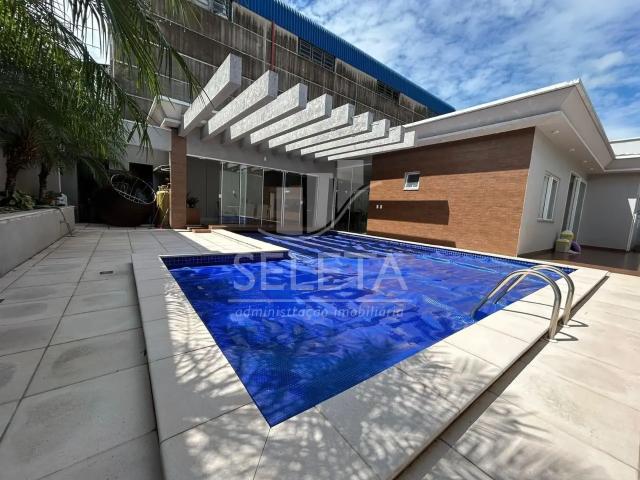 Casa / Sobrado para Venda em Cascavel/PR Neva 4 Quartos