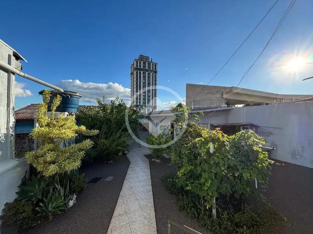 Casa / Sobrado para Venda em Cascavel/PR Neva 4 Quartos