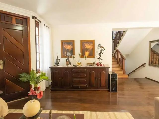 Casa / Sobrado para Venda em Cascavel/PR Neva 5 Quartos